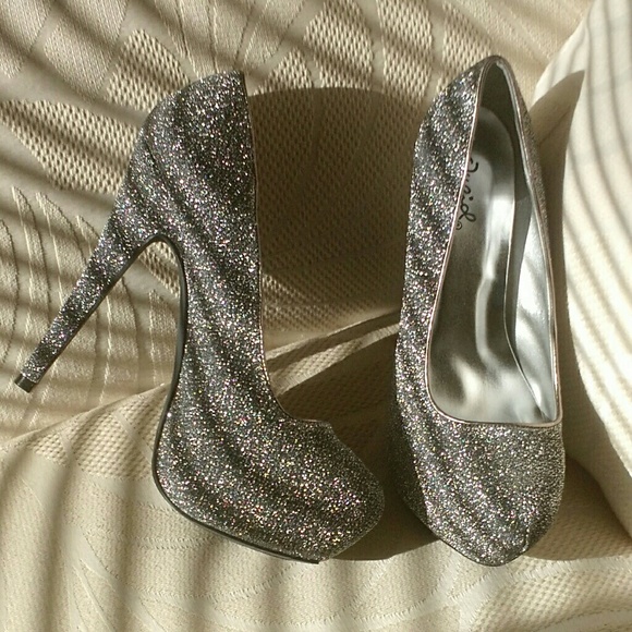 SILVER SPARKLY PUMPS - Picture 2 of 6